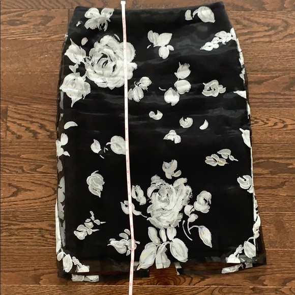 Gorgeous Lord & Taylor Pencil Skirt - Picture 6 of 6